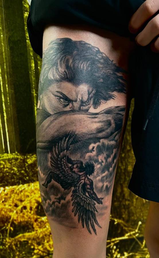 Tatuaje black and grey de ángel caído